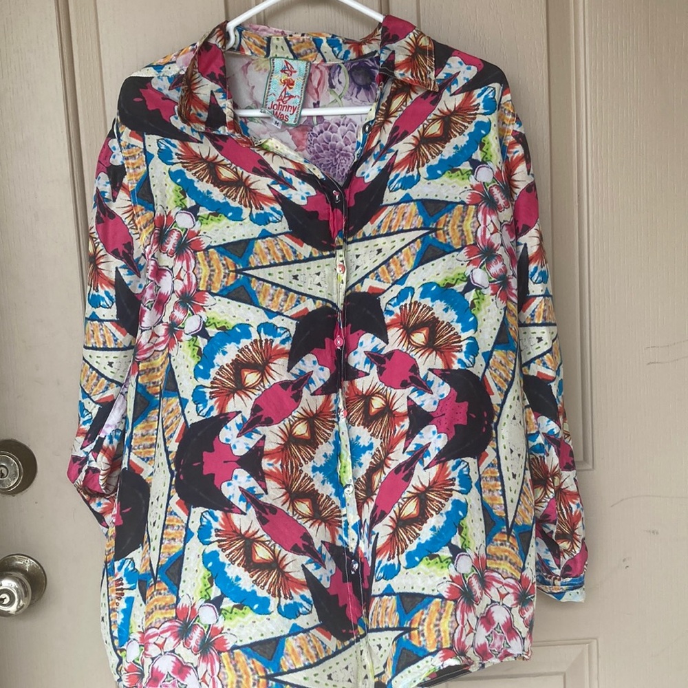 Johnny was women’s medium floral silk blouse  button down